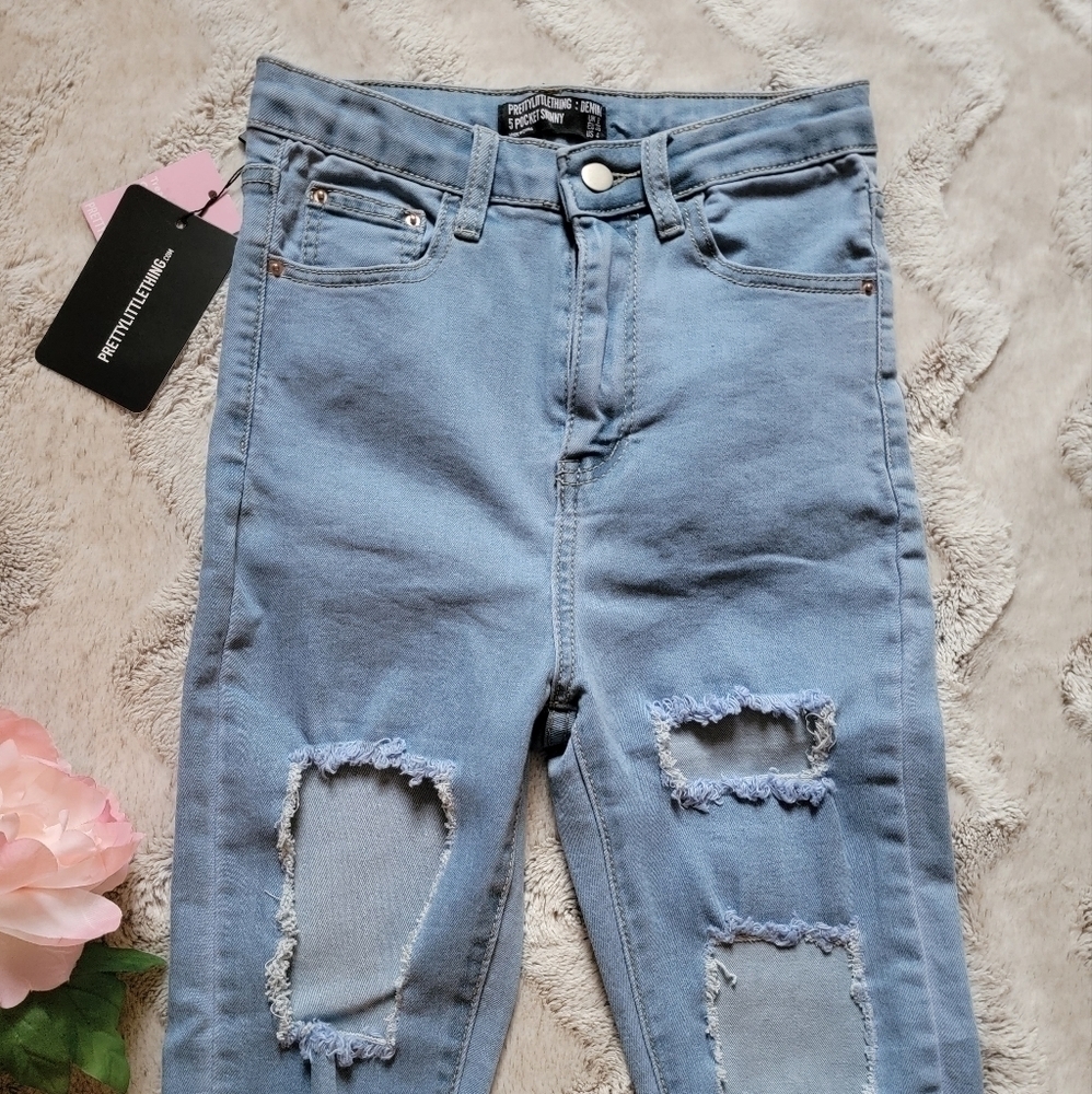 PrettyLittleThing Light Wash Open Distress Thigh 5Pocket Skinny Jean NWT 4 - Picture 8 of 16